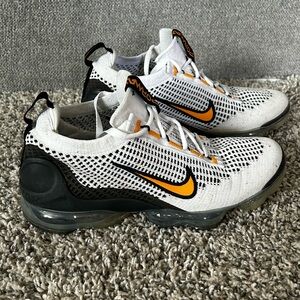 Nike Flyknit Vapormax Size 6.5Y